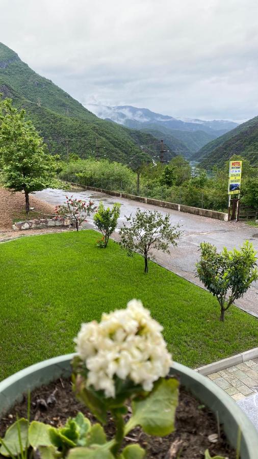 Lugina E Komanit المظهر الخارجي الصورة